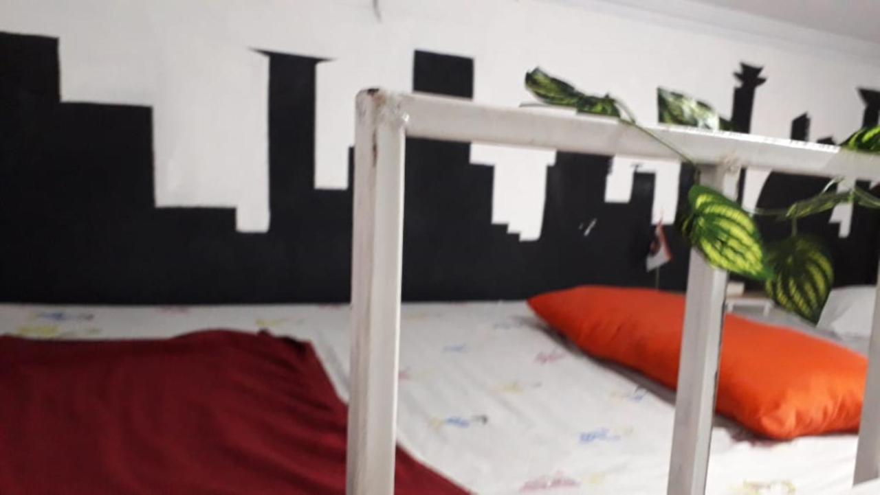 Destiny House Hotel ยอกยาการ์ตา ภายนอก รูปภาพ