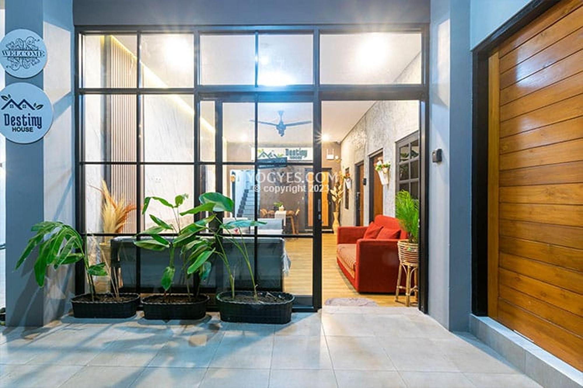 Destiny House Hotel ยอกยาการ์ตา ภายนอก รูปภาพ