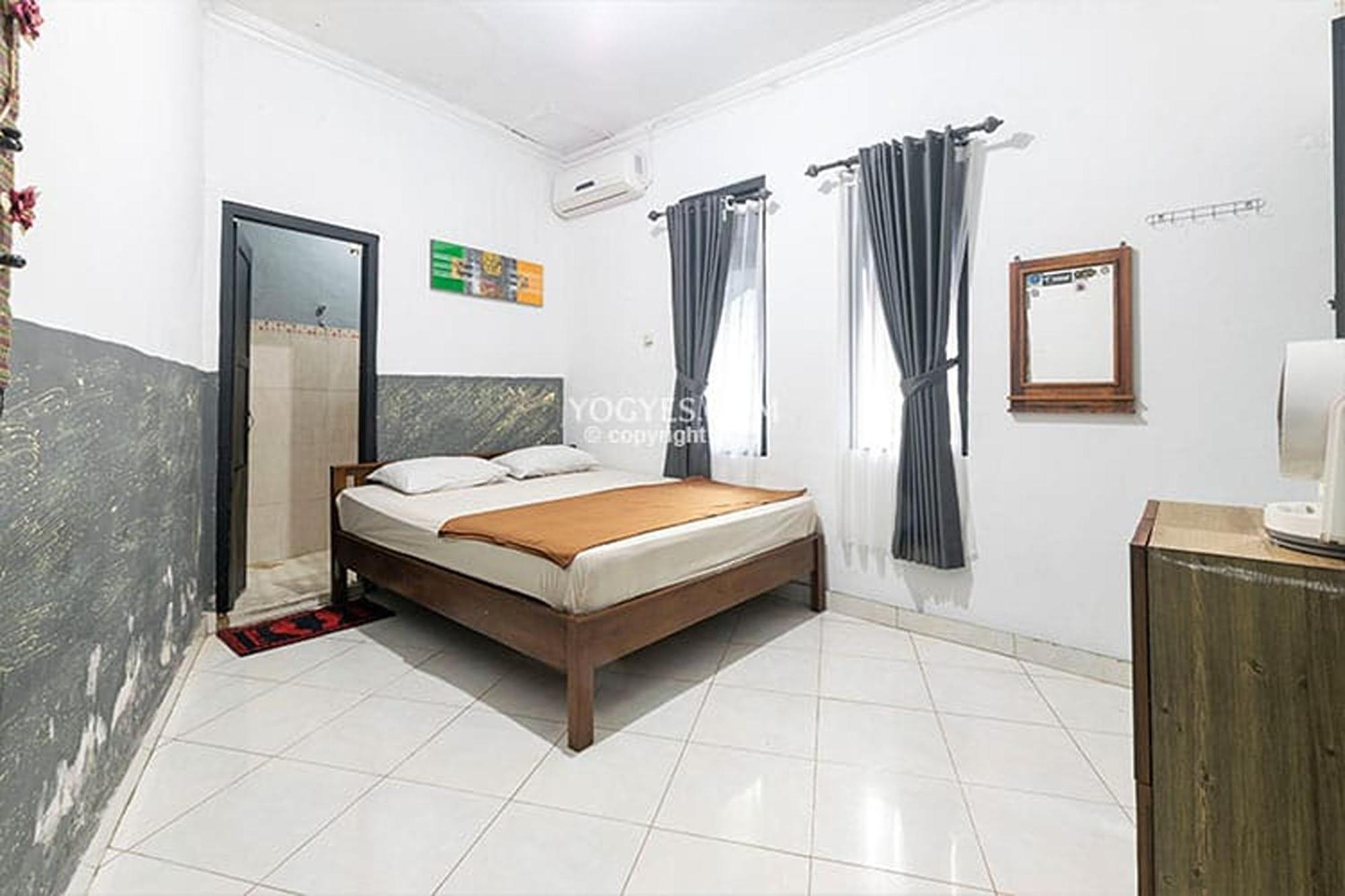 Destiny House Hotel ยอกยาการ์ตา ภายนอก รูปภาพ