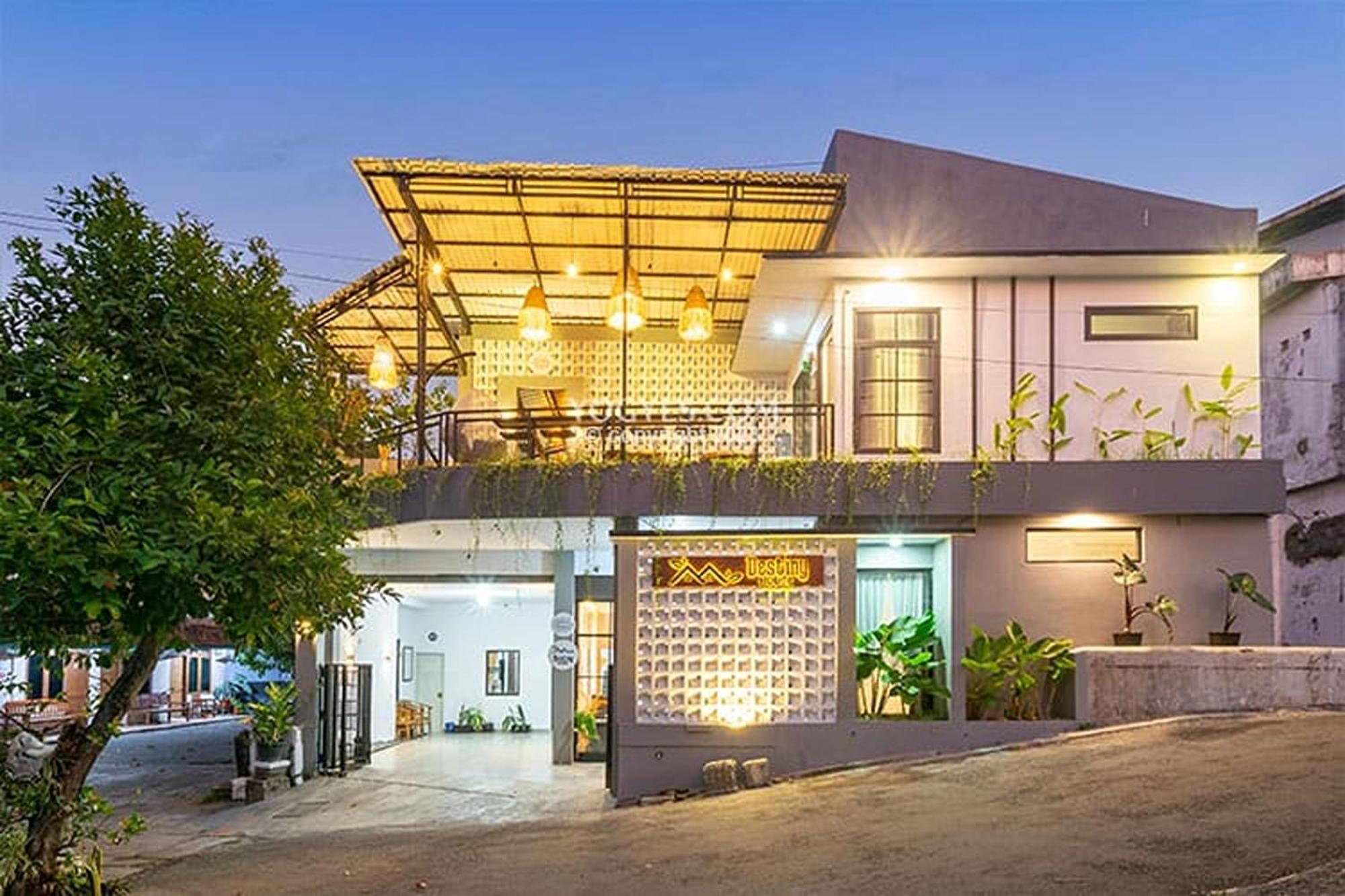 Destiny House Hotel ยอกยาการ์ตา ภายนอก รูปภาพ